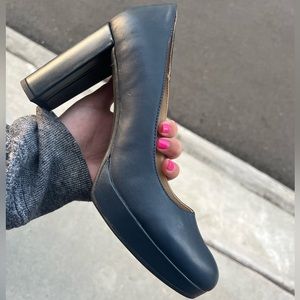 Brand new naturalizer navy heels